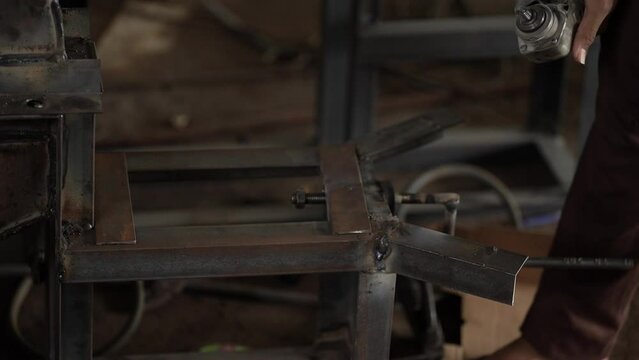 measure the width of the iron tool