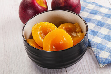 Canned peaches with sweet syrope