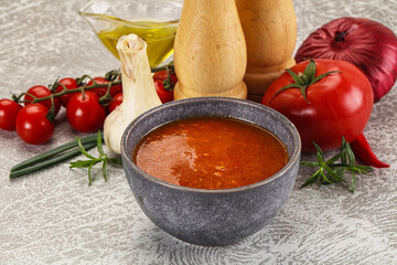 Hot tomato soup with diced chicken