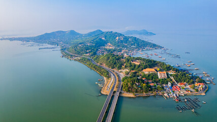 Obraz premium View of Yor Island, in the lake of Songkhla Province, southern Thailand, Asia