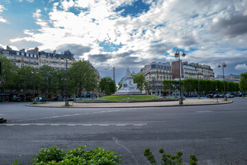 sc&egrave;ne de rue dans le centre  de Paris en France
