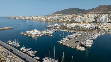Puerto Marina en el municipio de Benalmádena a vista de dron, España