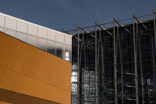 Beautiful Yellow Wall and balck sky: Exterior Views of Oodi Library