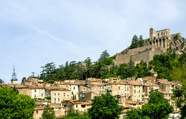 Fototapeta premium Citadelle de Sisteron, Alpes-de-Haute-Provence en région Provence-Alpes-Côte d'Azur, France