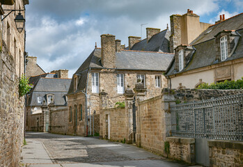 Obraz premium old town dinan in france with coccled stone streets