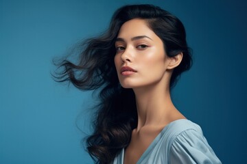 Fototapeta premium elegant woman blue background
