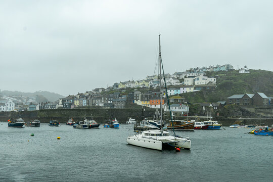 Spaziergang bei typischen englischen Regenwetter durch das kleine Fischerdorf Mevagissey - Cornwall - Vereinigtes K&ouml;nigreich