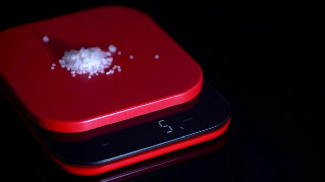  The recommended daily intake of Himalayan salt is 1 teaspoon per day.