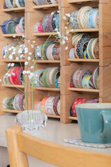 白いかすみ草とたくさんのマスキングテープ