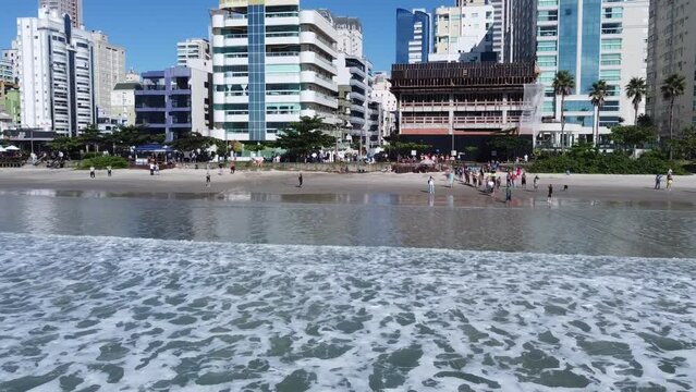 Vista panoramica da beira mar de Itapema, meia praia, santa catarina.