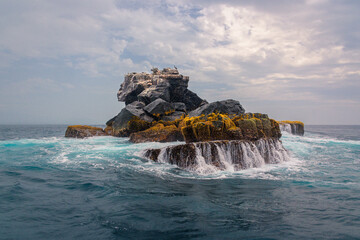 Islote en el medio del mar - Isla Isabela - Islas Galápagos - Ecuador