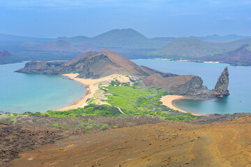 Paisaje panorámico de escena volcánica - Isla Bartolomé - Islas Galápagos - Ecuador