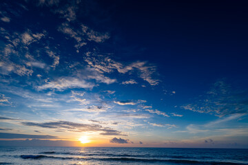 Fototapeta premium Nature landscape beautiful Light Sunset or sunrise over sea,Colorful clouds dramatic sky seascape,Amazing clouds and waves in sunset sky background