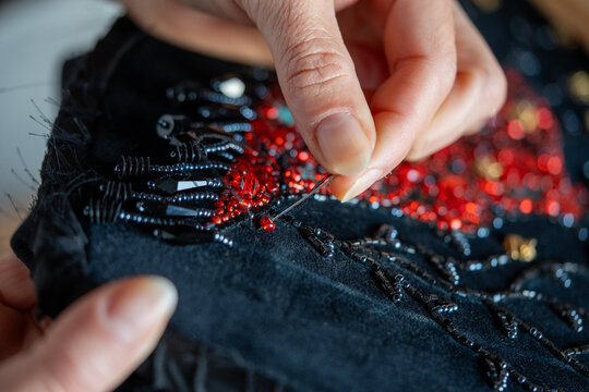 Bordados con Pedrer&iacute;a Fina: Arte y Elegancia en Cada Puntada para Decoraci&oacute;n y Moda