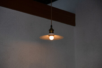 シンプルでレトロなペンダントライト