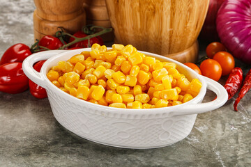 Sweet canned ripe corn grain