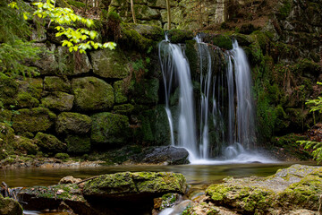 Wodospad Poidło to mniej znana sztucznie utworzona kaskada na potoku Wodopój, tuż przy Drodze Sudeckiej pod Świeradowem Zdrój. © Jarekfoto