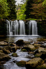 Wodospad Kwisa jest sztucznie utworzonym cackiem natury, którego wysokość osiąga około 4 metry. Stanowi on największą kaskadę na rzece, tworzącą w tym miejscu szerokie koryto