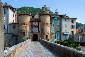 Entrevaux, village médiéval, ville forteresse, France, photographie de voyage, château, remparts, photographie urbaine