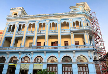 Early morning, Calle Santo Tomas or Felix Pena Street, early 1900s Eclectic building overlooking the Parque Ajedrez-Chess Park. Santiago-Cuba-476 © rweisswald