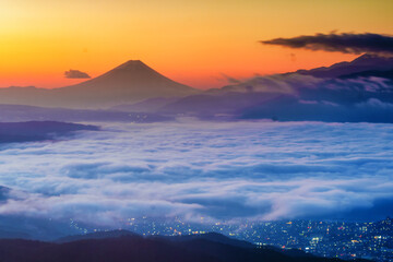高ボッチ高原の雲海と富士山