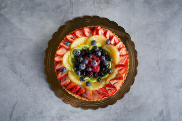 A top down view of a fruit tart.