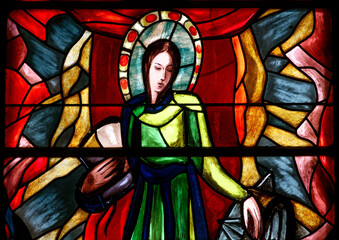 Fototapeta premium Vitrail moderne de Sainte Catherine d'Alexandrie. Modern stained glass window of Saint Catherine of Alexandria.