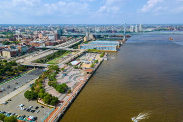 Fototapeta premium This is panoramic view of Philadelphia downtown cityscape near Delaware River, Pennsylvania, United States