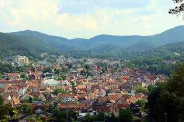 Fototapeta premium Die Stadt Dahn im Pfälzerwald im Landkreis Südwestpfalz im deutschen Bundesland Rheinland-Pfalz. 