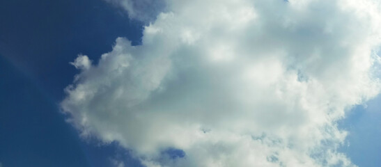 Fototapeta premium View of the sky with beautiful clustered clouds