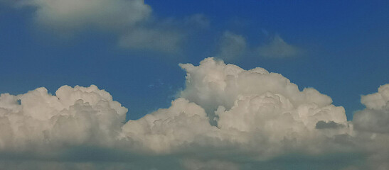 View of the sky with beautiful clustered clouds