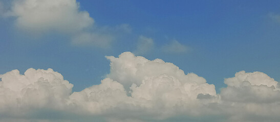 View of the sky with beautiful clustered clouds
