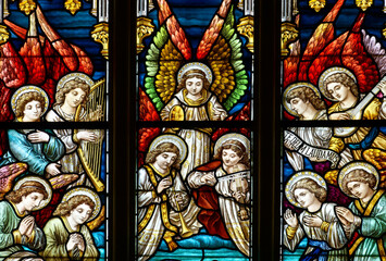 Stainded glass of an angel choir. vitrail d'une chorale d'anges. 