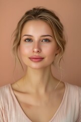 Naklejka premium A beautiful woman with blue eyes looking at the camera.