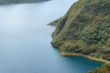 Obraz premium View of the coast of the crater lake