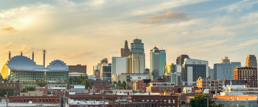 Sunset Skyline of Kansas City, Missouri A Breathtaking View of the City's Iconic Architecture