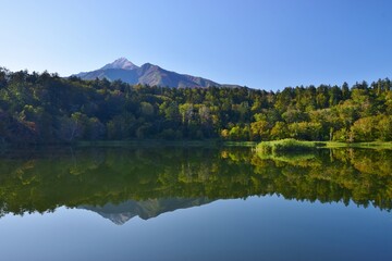 利尻島の秋　姫沼