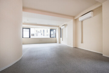 古いオフィスの内装　Big old corporate office interior