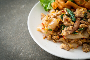 Stir-fried noodle with minced chicken and basil