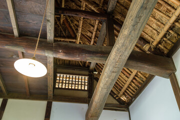 茅葺屋根の屋根裏