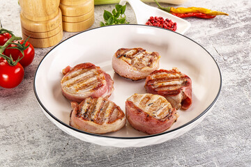 Grilled pork tenderloin with bacon