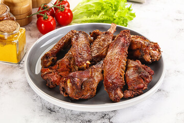 Roasted duck wings with sauce