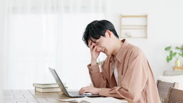 トラブルに悩む男性