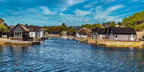 Obraz premium Fjord harbor on Boemlo in the Norwegian archipelago fjordland, Norway