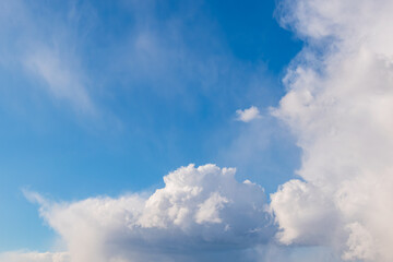 Obraz premium 青空と暑い雲