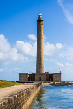 Phare de Gatteville, sur la Pointe de Barfleur, depuis la c&ocirc;te au sud du phare