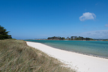 Fototapeta premium Belle plage sur l'île Grande en Bretagne - France