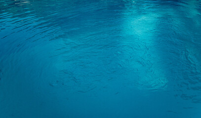 Surface de l'eau d'une piscine