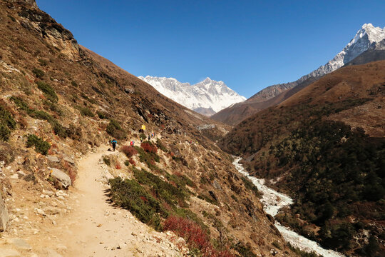 On the trail along the Imja Khola River, a part of Mount Ama Dablam on the right, Shomare in front of Mount Nuptse, Everest and Lhotse in the background, Mount Everest Base Camp Trek, EBC, Nepal