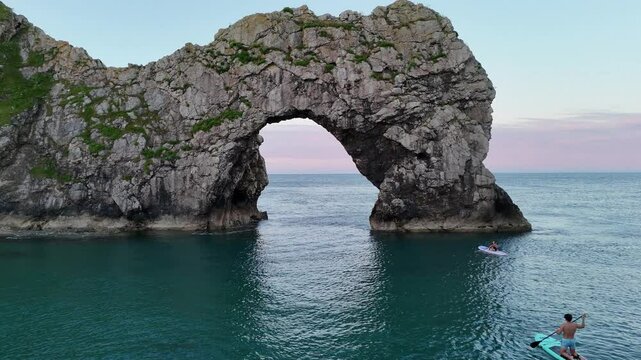 Discover breathtaking images of Durdle Door on the Jurassic Coast. Explore stunning landscapes, iconic limestone arches, and vibrant coastal scenes perfect for travel inspiration and creative projects